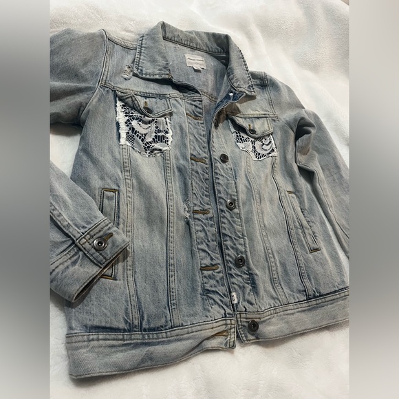 🎀Hand Painted Denim Jacket with Goose Design - Picture 5 of 7